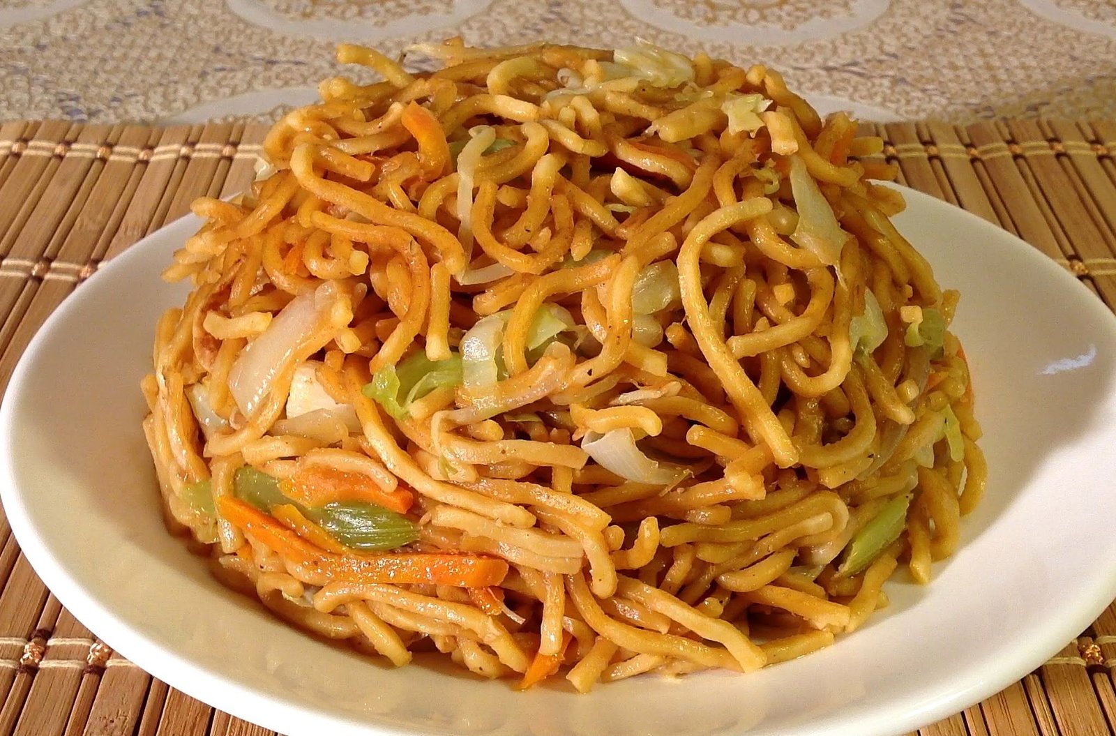 Pan-fried chow mein noodles